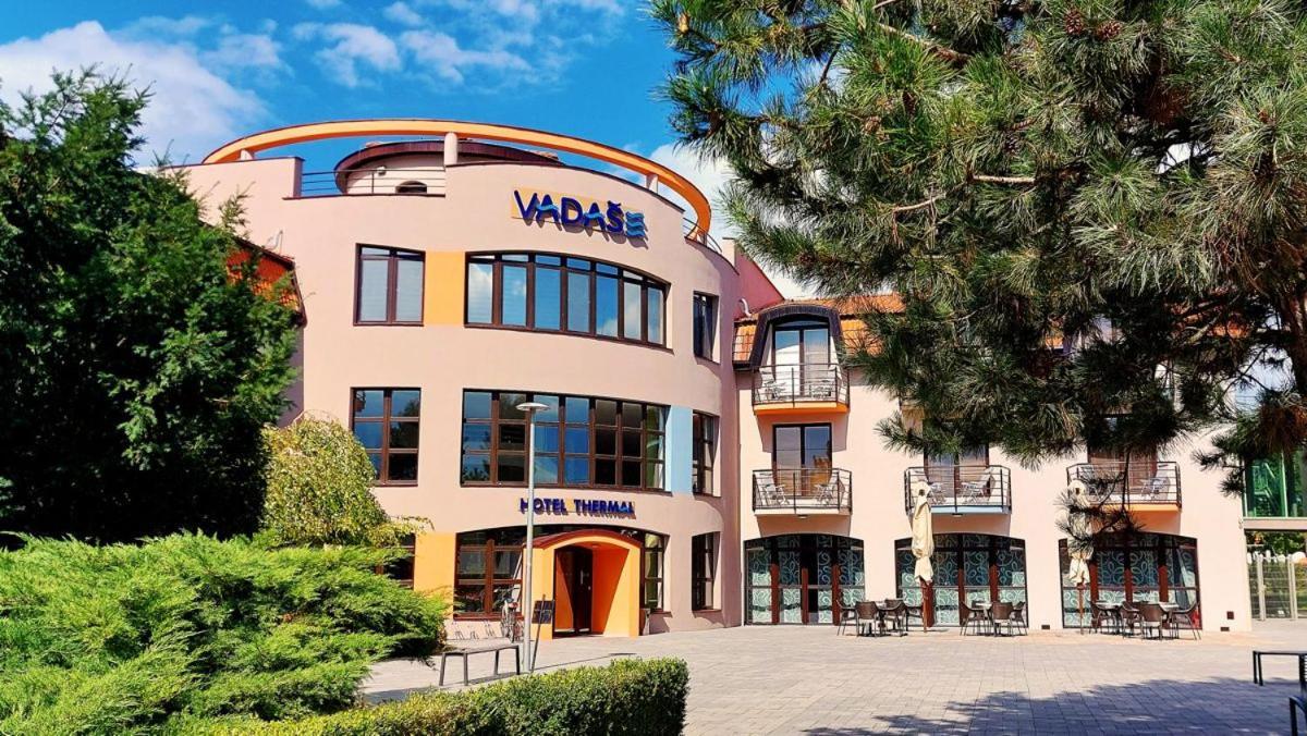 瑟莫酒店 Štúrovo 外观 照片