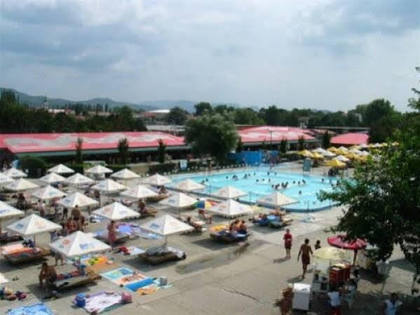 瑟莫酒店 Štúrovo 外观 照片