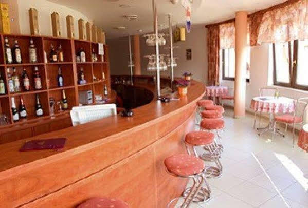 瑟莫酒店 Štúrovo 外观 照片